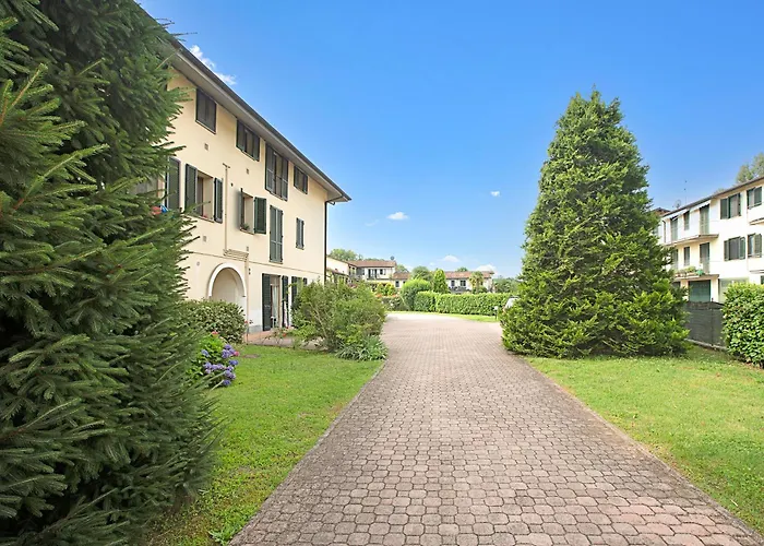 Relax & Pool - Happy Apartment Angera